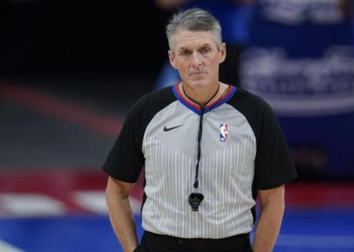 乐鱼官网-NBA官宣总决赛裁判大名单:福斯特托尼兄弟等四大名哨领衔